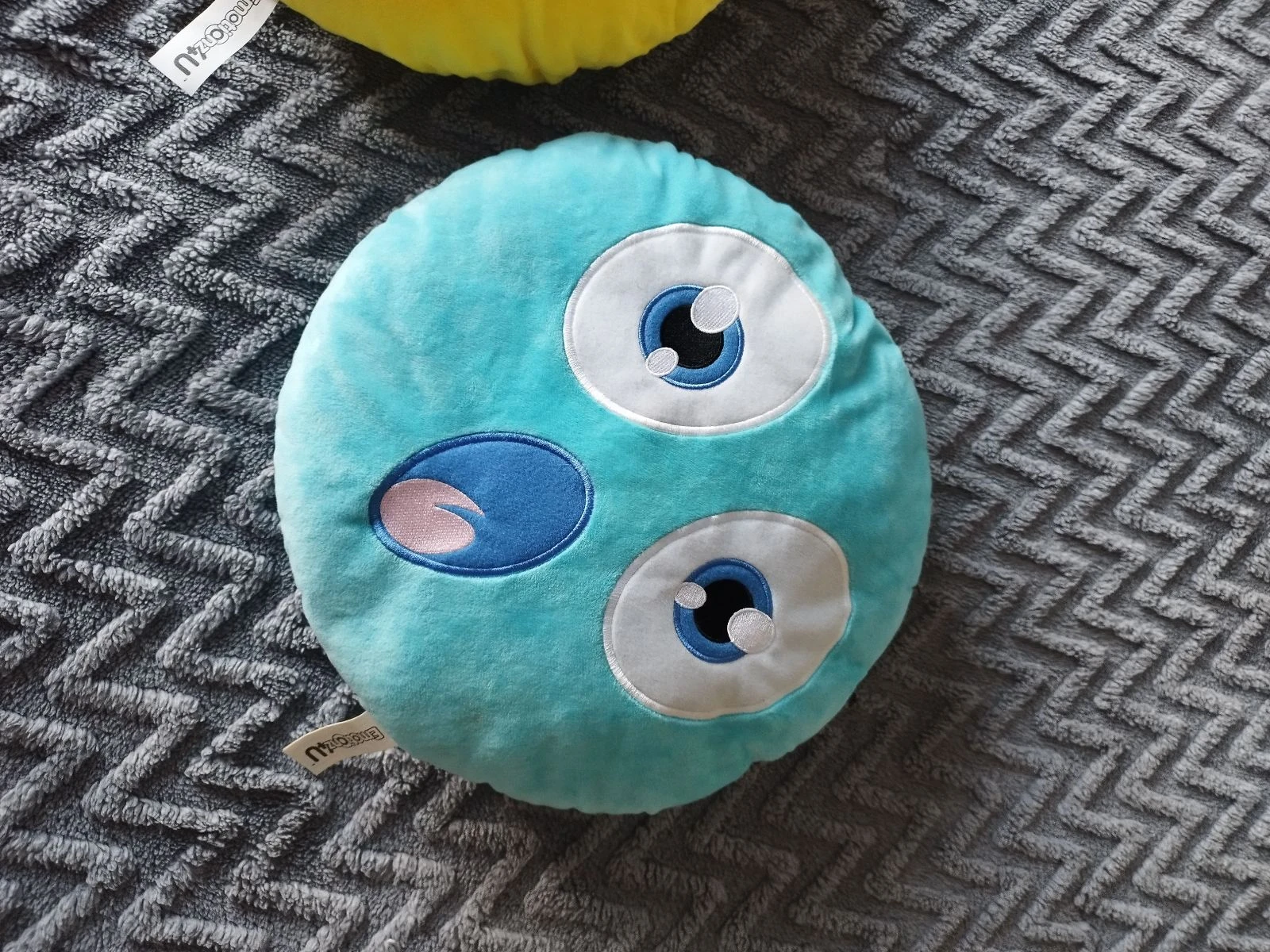 Peluches cojines emojis – photo 4